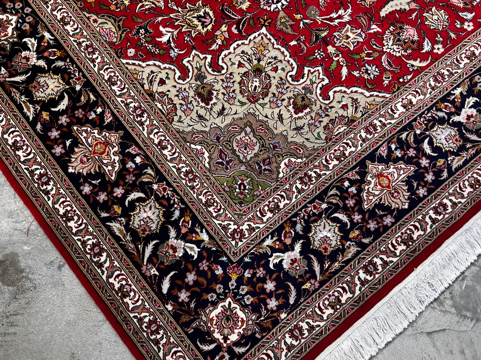 9'x11'9" Fine Hand-Knotted Wool & Silk Tabrize Area Rug - Carpet