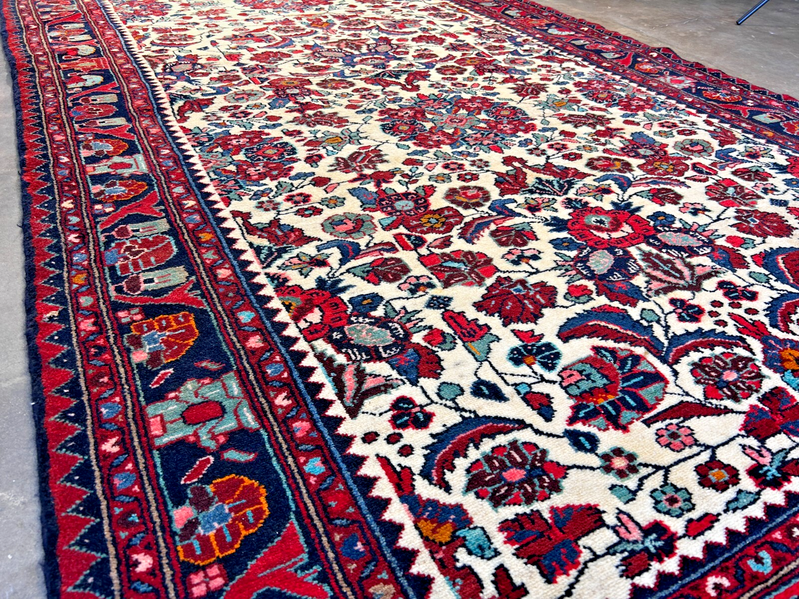 5'2" x 10'11'' Hand-Knotted 100% Lamb Wool Carpet - Hamadane Area Rug