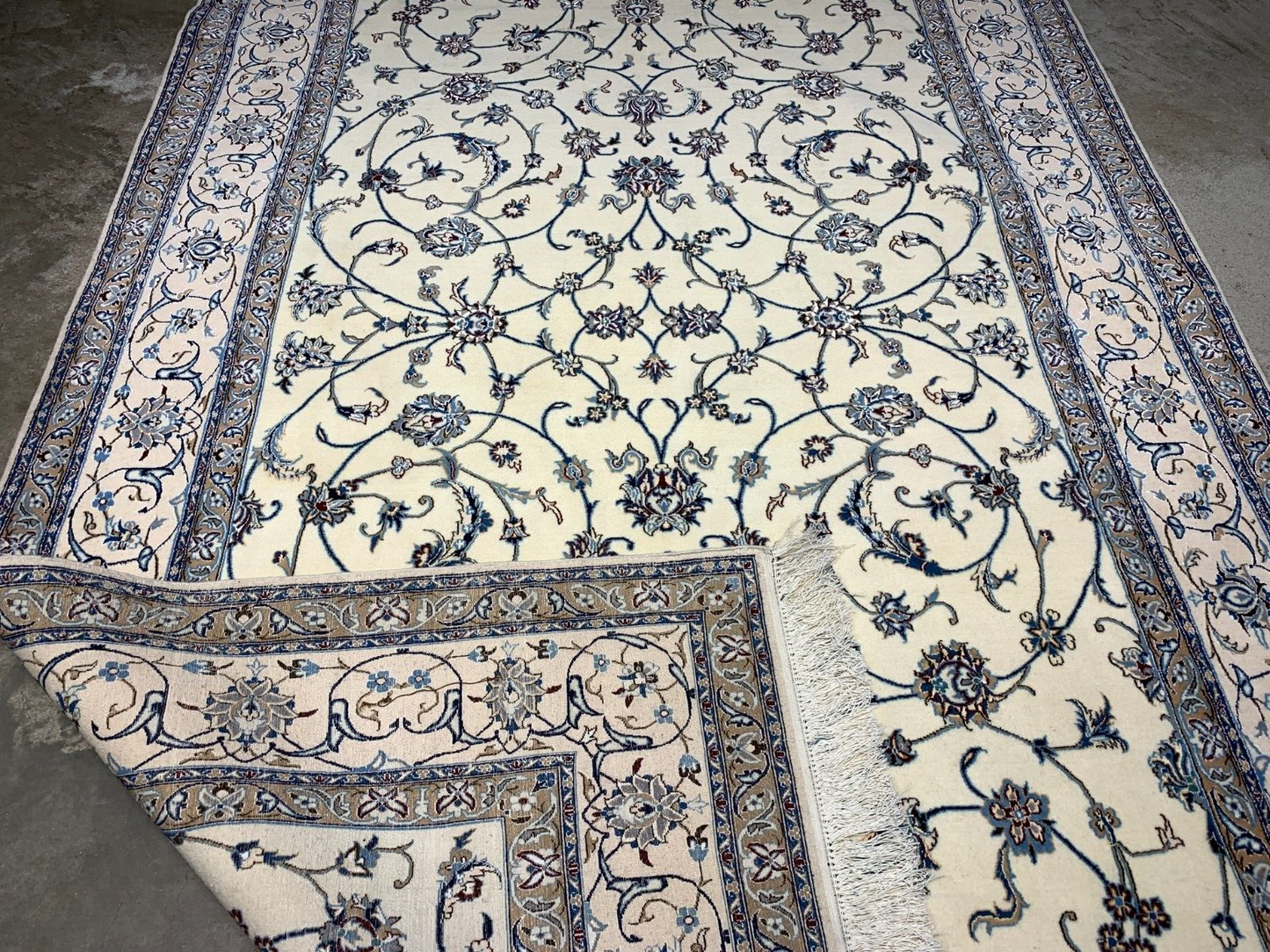5'1"x8'6" Very Fine Hand-Knotted Wool & Silk Blend Naine Carpet - Area Rug
