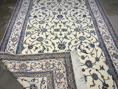 5'1"x8'6" Very Fine Hand-Knotted Wool & Silk Blend Naine Carpet - Area Rug