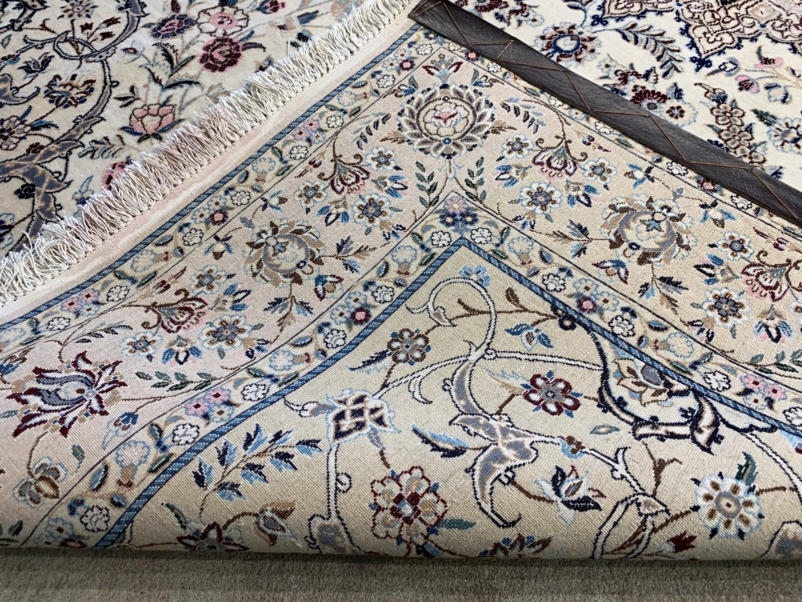 4'3"x6'10" Fine Hand-Knotted Wool & Silk Blend Naine Carpet - Area Rug