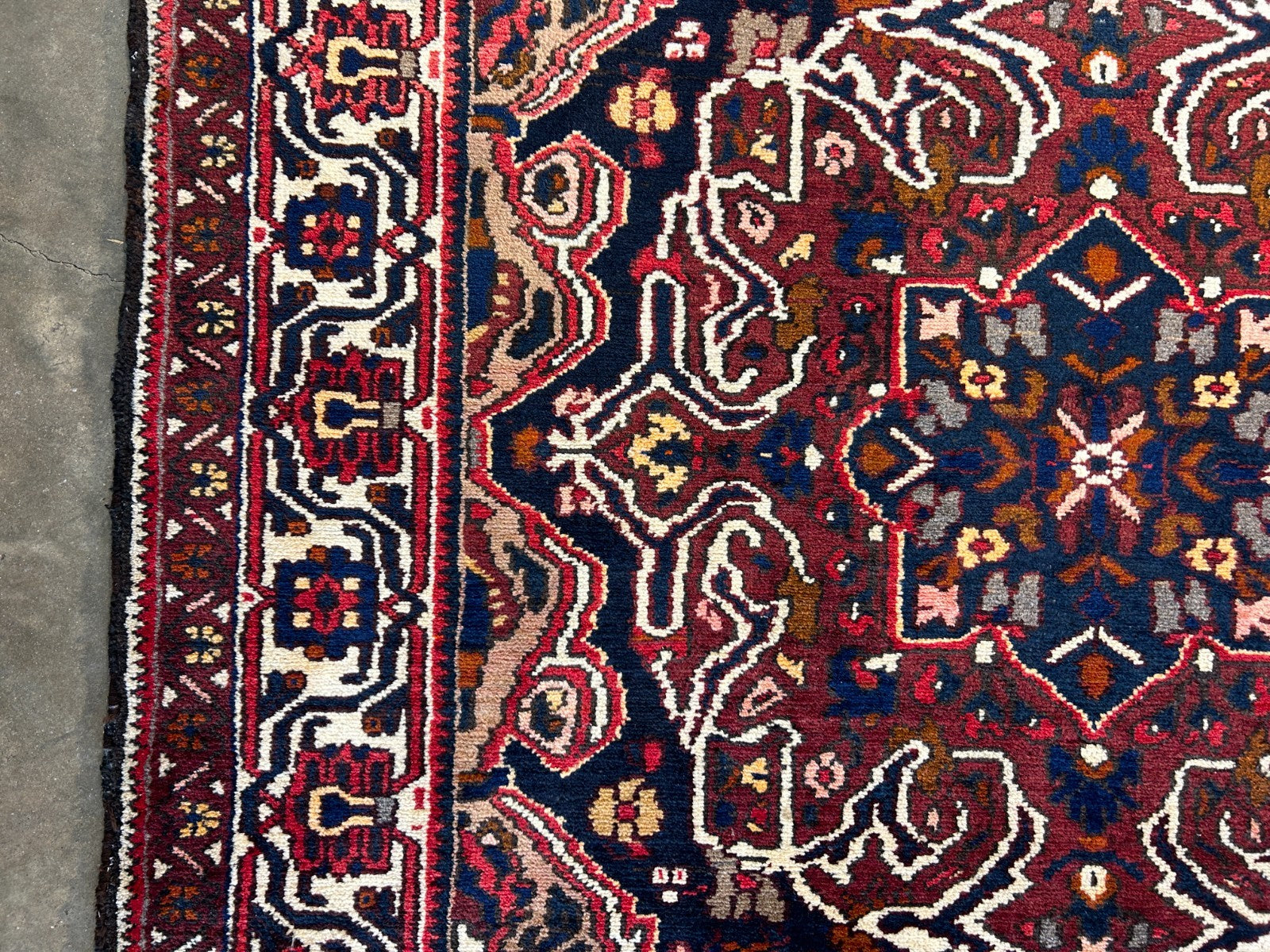 5'5" x 8'10" Hand-Knotted 100% Wool Pile Bakhtiarie Area Rug - Carpet