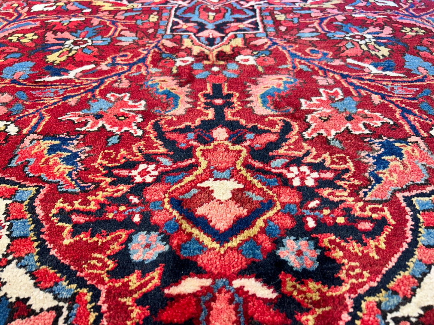 7'9"x11'4" Hand-Knotted 100% Wool Pile Herize Rug