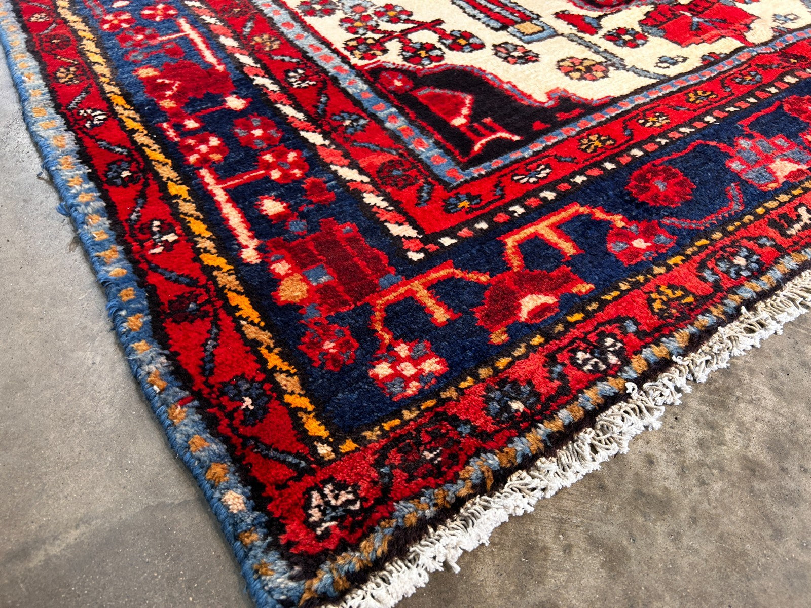 5'2" x 9'2'' Hand-Knotted 100% Lamb Wool Pile Nahavande Area Rug - Carpet