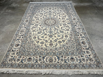5'7"x9' Extra Fine Hand-Knotted Wool & Silk Naine Rug
