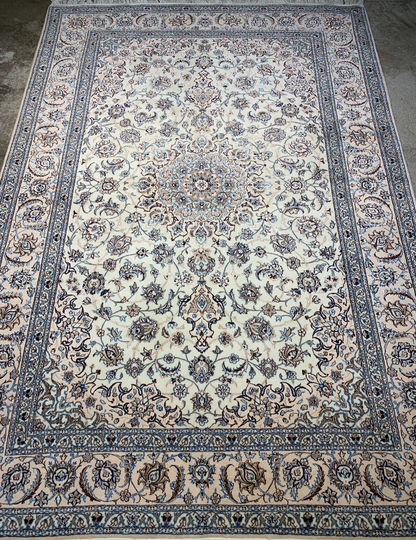 4'11"x7'2" Very Fine Hand-Knotted Wool & Silk Blend Naine Carpet - Area Rug