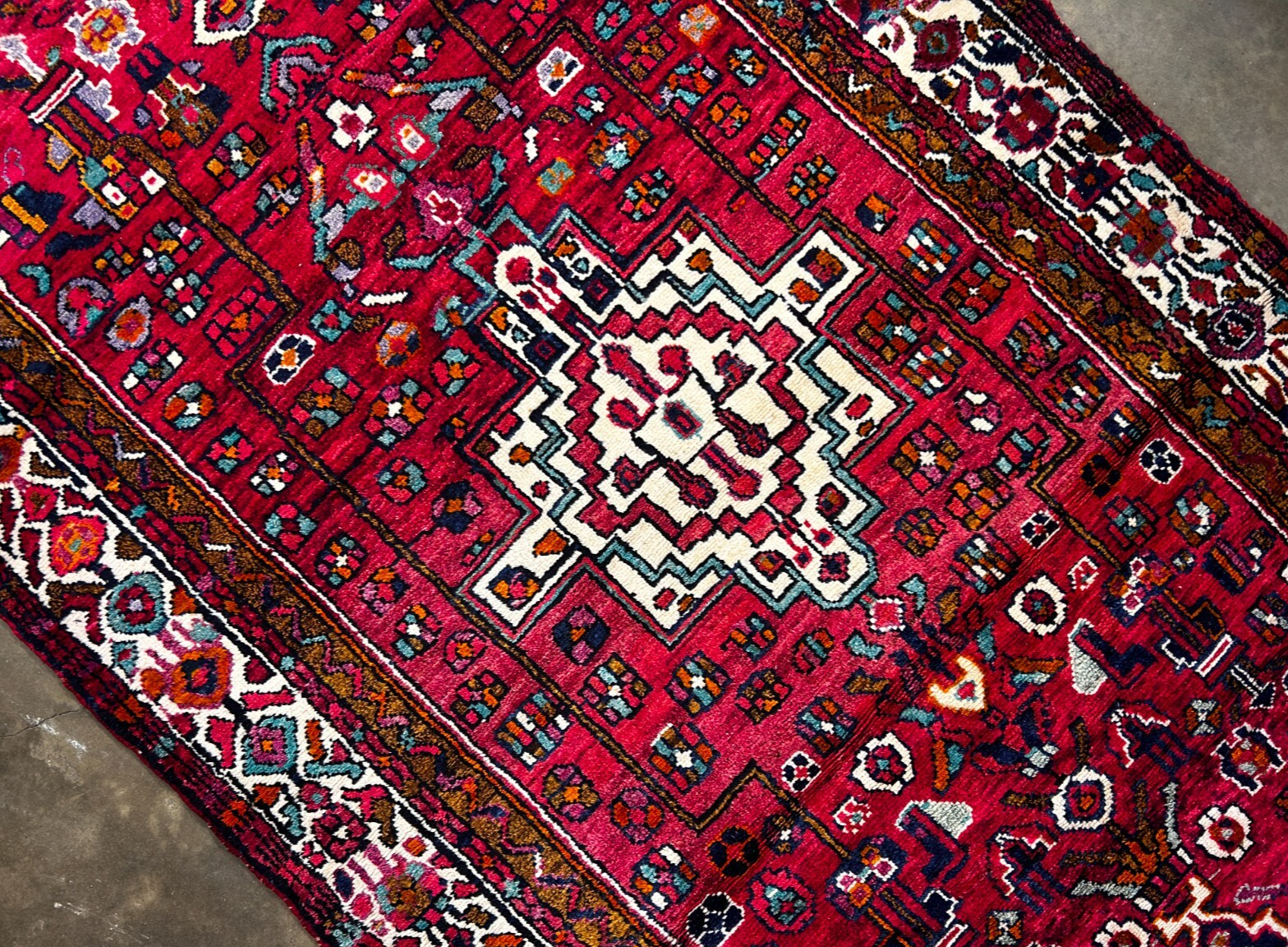 5'5" x 10'1" Hand-Knotted 100% Wool Carpet - Hamadane Area Rug