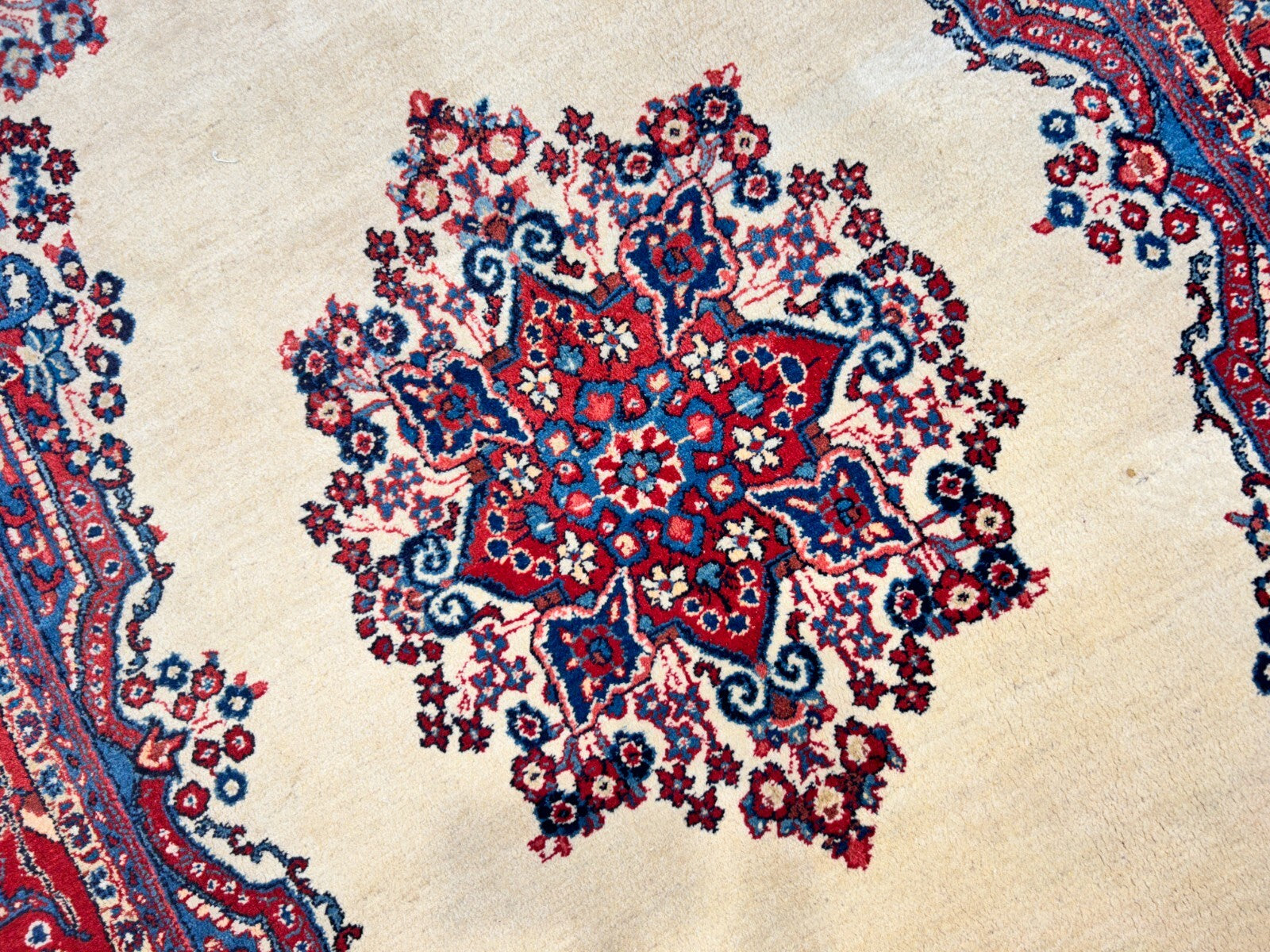 6'2"x9' Hand-Knotted 100% Wool Pile Sarouke Carpet - Area Rug