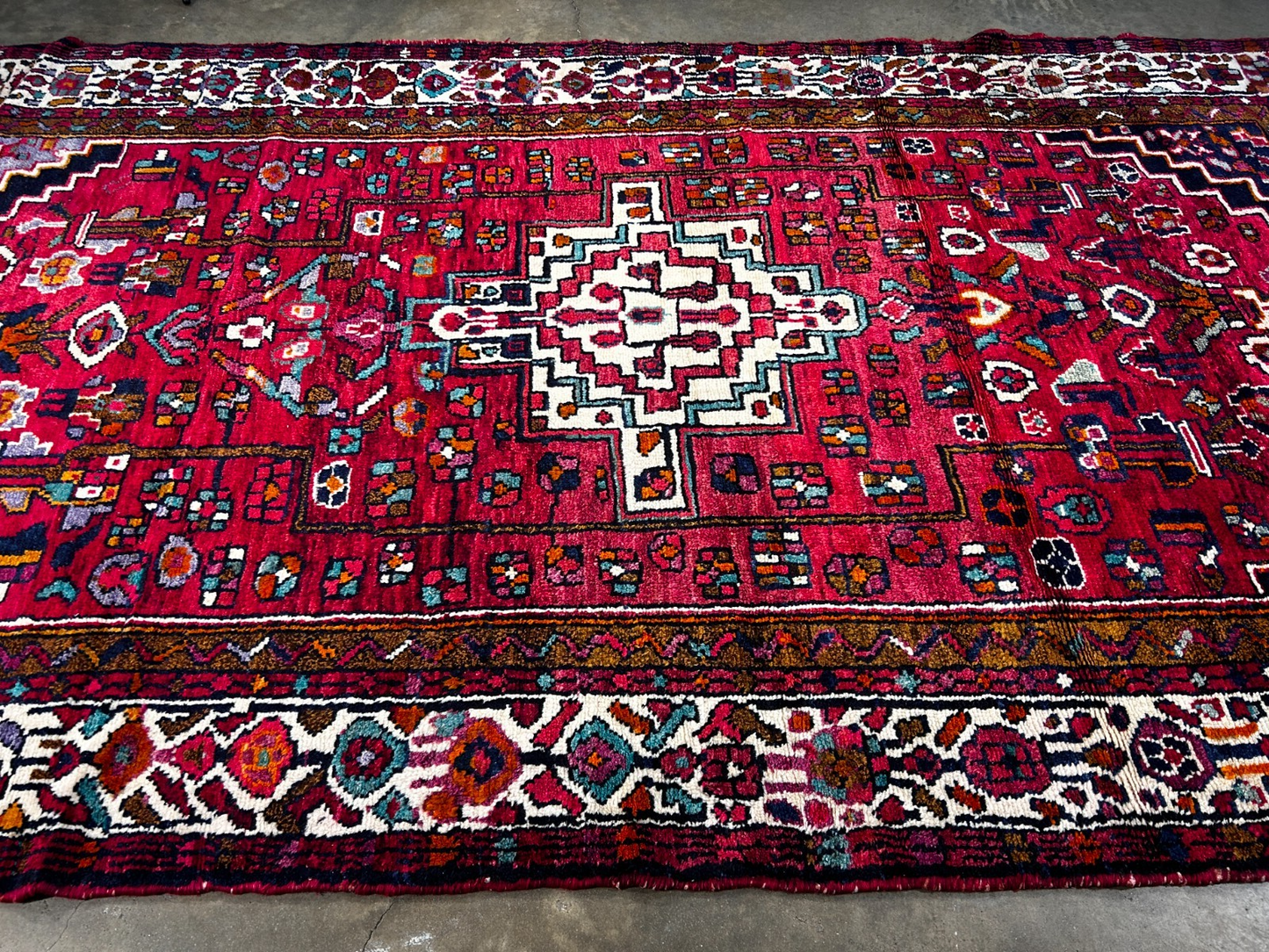 5'5" x 10'1" Hand-Knotted 100% Wool Carpet - Hamadane Area Rug