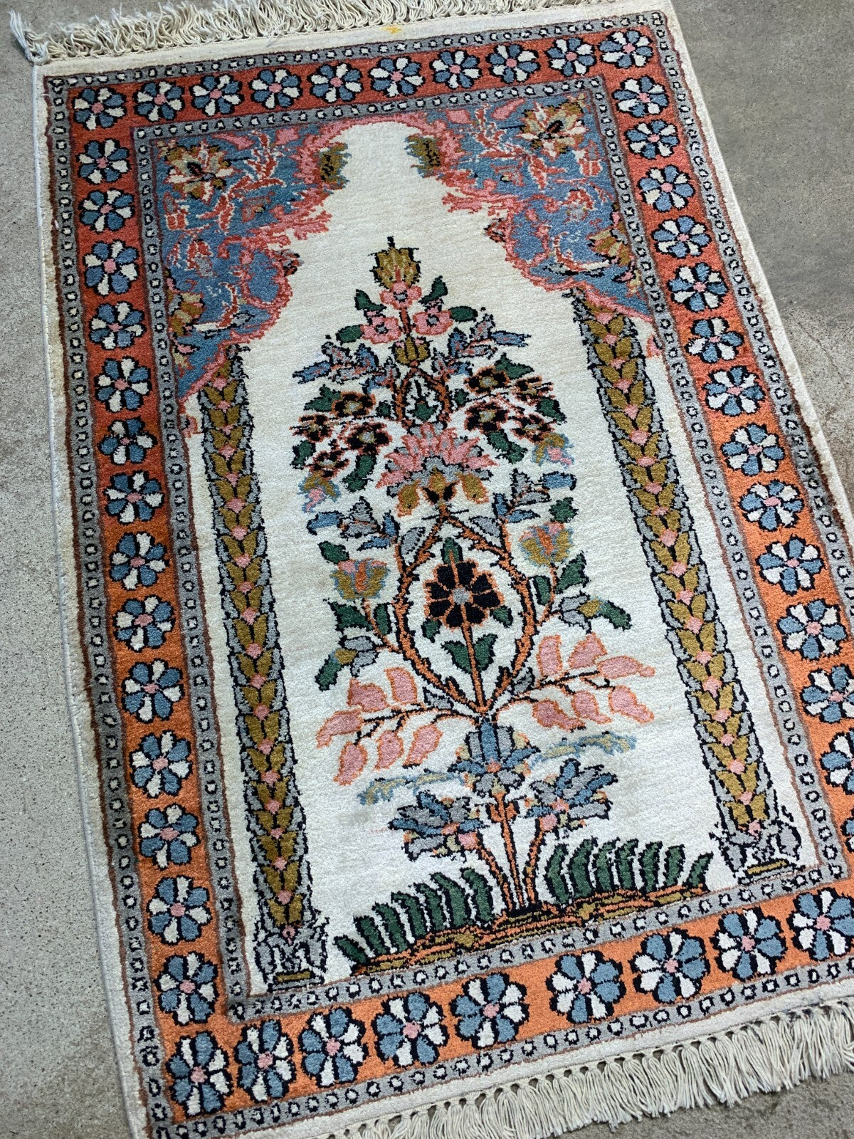 2'1"x2'11" Hand-Knotted 100% Kashmiri Silk Oriental Rug - Area Carpet