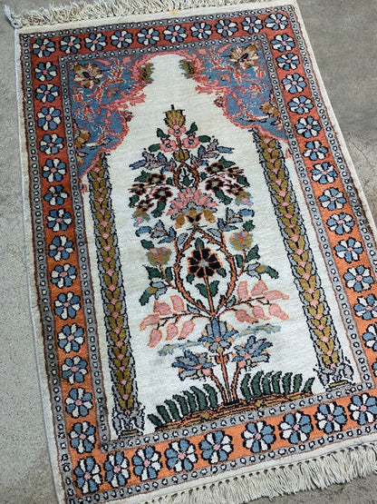 2'1"x2'11" Hand-Knotted 100% Kashmiri Silk Oriental Rug - Area Carpet