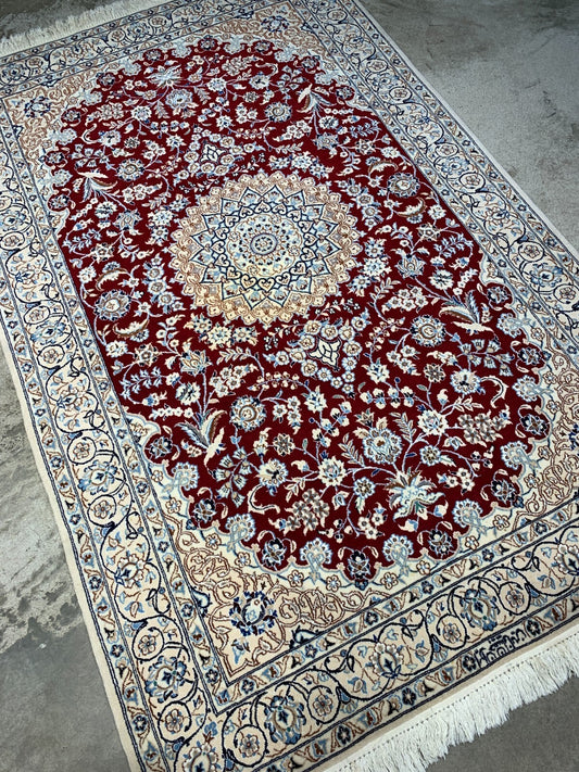 4'5"x6'11" Fine Hand-Knotted Wool & Silk Blend Naine Carpet - Area Rug