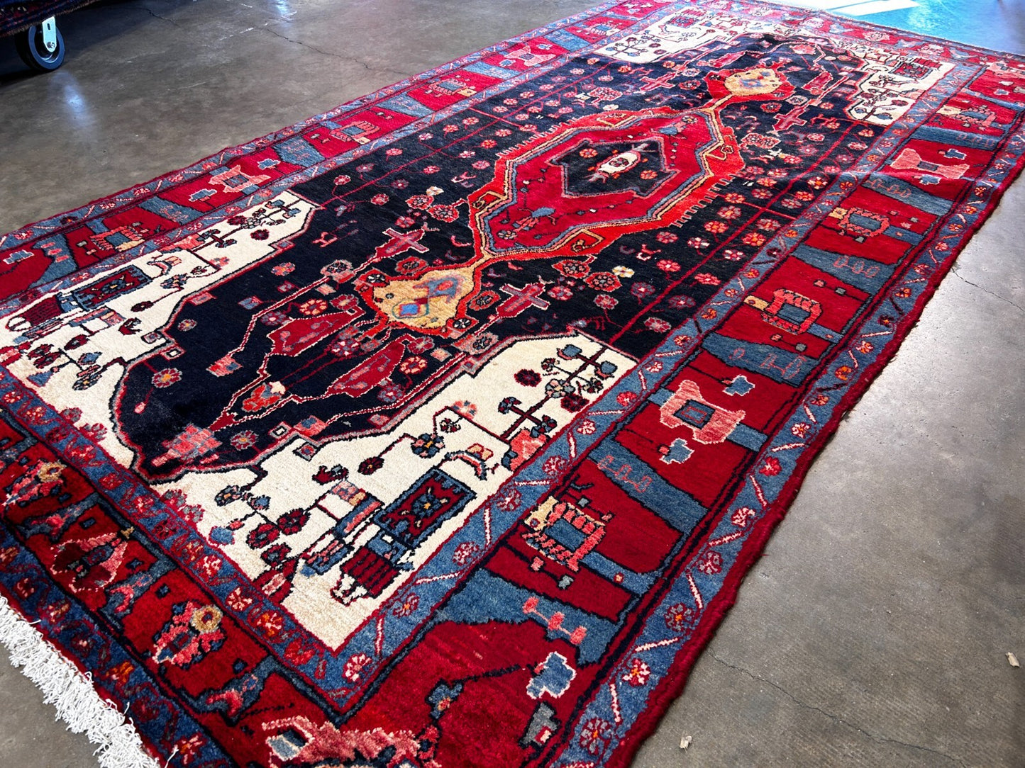 5'1" x 9'8" Hand-Knotted 100% Wool Carpet - Nahavande Area Rug