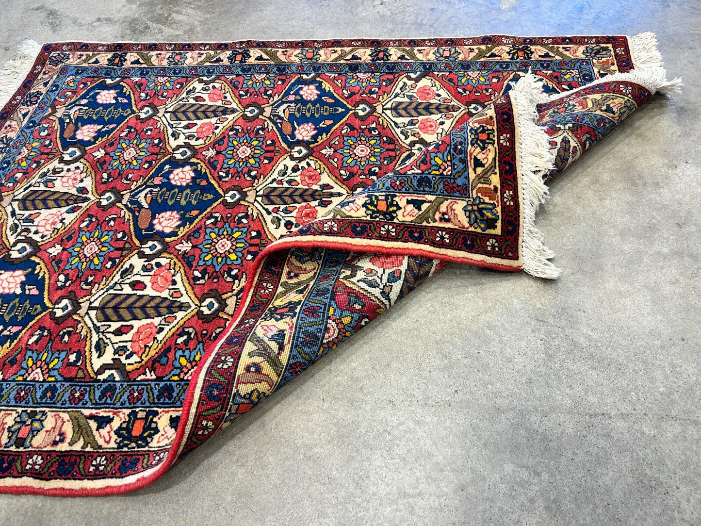 3'3"x4'9" Hand-Knotted 100% Lamb Wool Bakhtiarie Area Rug