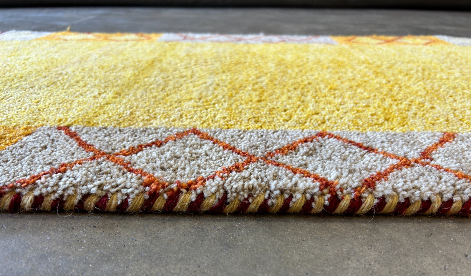 2'x4' Hand-Knotted 100% Wool Pile Gabbeh Rug