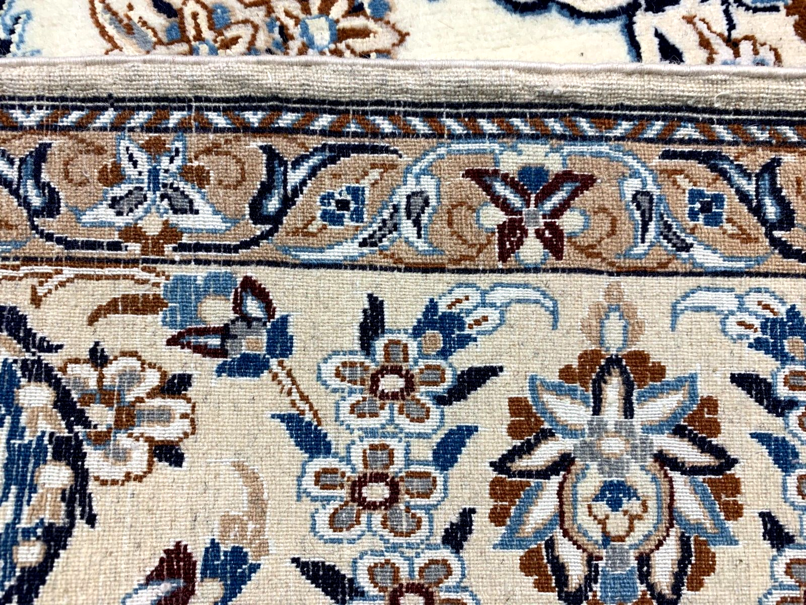 4'4"x6'11" Very Fine Hand-Knotted Wool & Silk Blend Naine Carpet - Area Rug