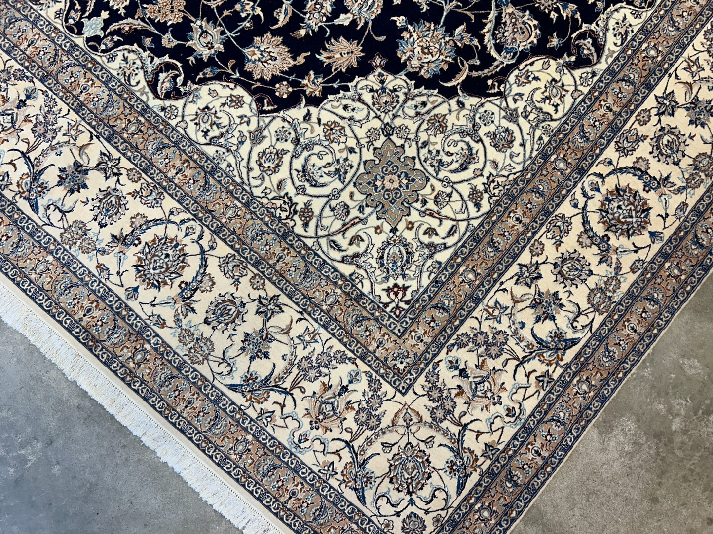 10'4"x14'3" Fine Hand-Knotted Wool & Silk Naine Rug