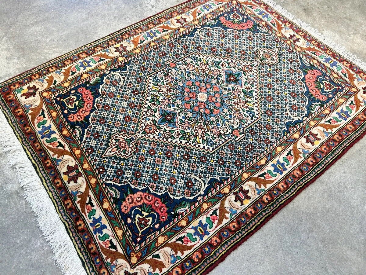 3'5"x5'2" Hand-Knotted 100% Lamb Wool Bakhtiarie Area Rug