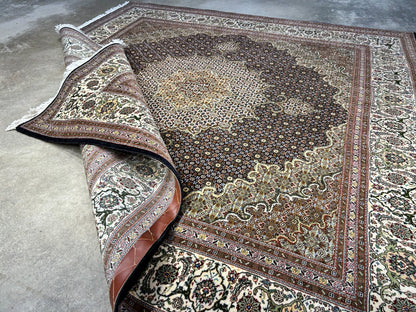 6'6"x6'8" Very Fine Hand-Knotted Wool & Silk Tabrize Rug