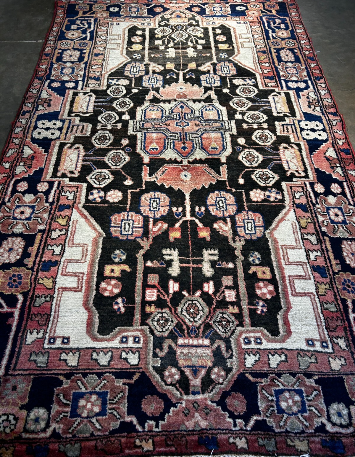4'7" x 7'10'' Hand-Knotted 100% Lamb Wool Carpet - Nahavande Area Rug