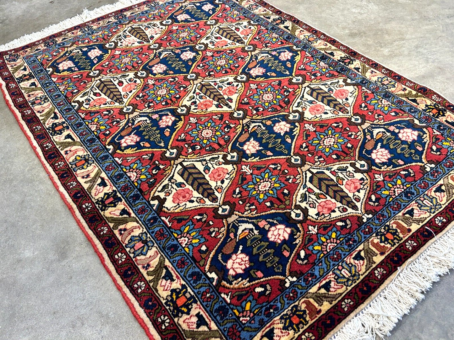 3'3"x4'9" Hand-Knotted 100% Lamb Wool Bakhtiarie Area Rug