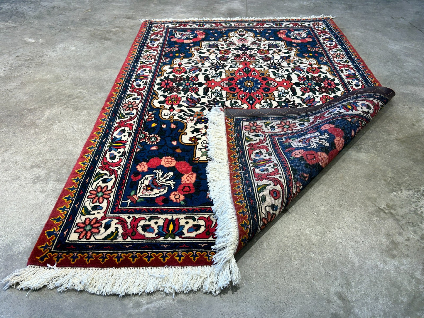 3'5"x5'2'' Hand-Knotted 100% Wool Persiane Bakhtiarie Area Rug