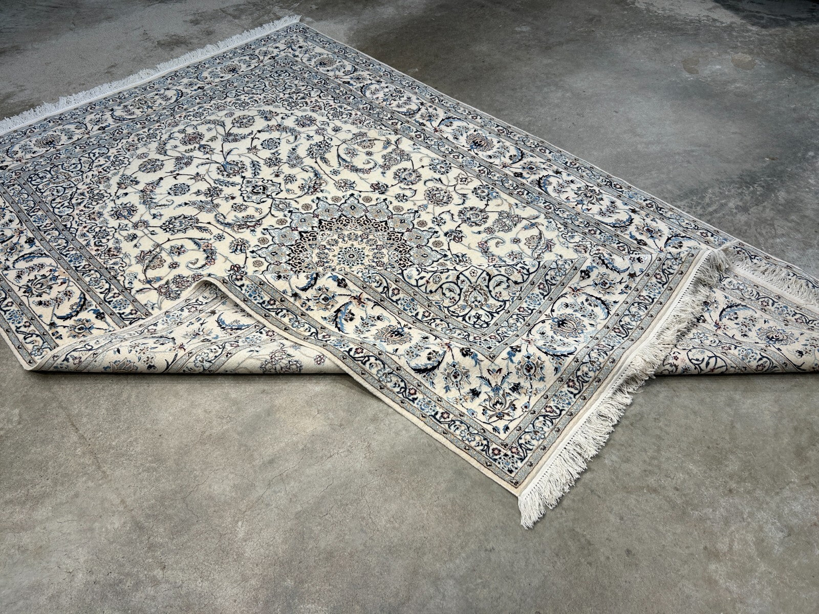 5'7"x9' Extra Fine Hand-Knotted Wool & Silk Naine Rug