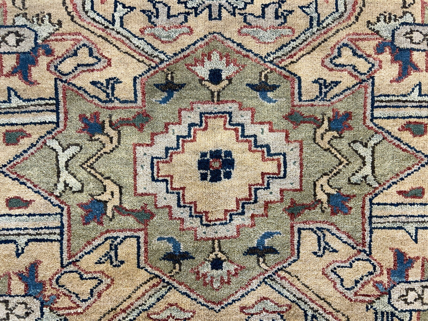 7'3"x10'3" Fine Hand-Knotted 100% Wool Pile IndoHeriz Rug