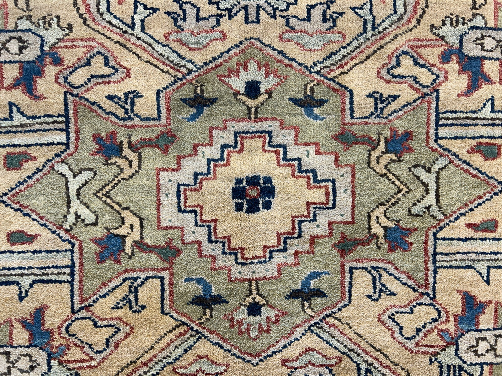 7'3"x10'3" Fine Hand-Knotted 100% Wool Pile IndoHeriz Rug