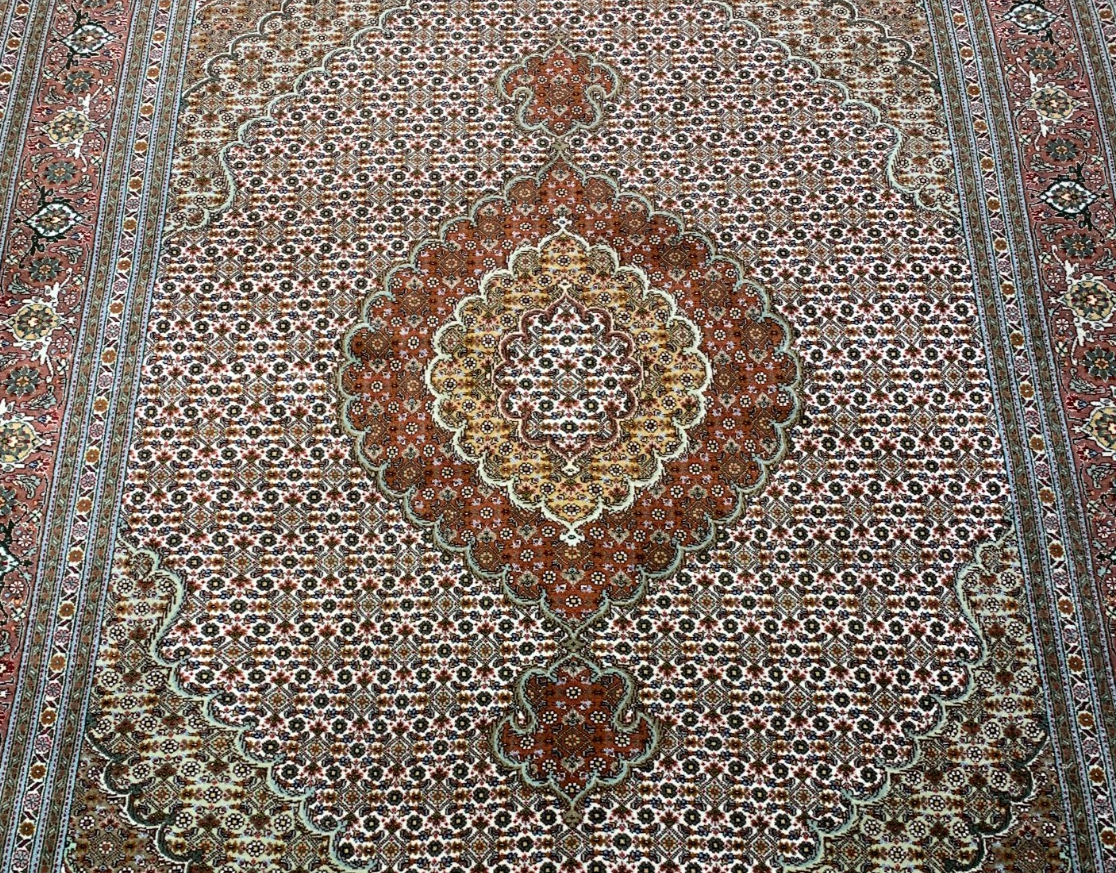 5'2"x6'4" Fine Hand-Knotted Wool & Silk Blend Tabrize Mahi Carpet - Area Rug