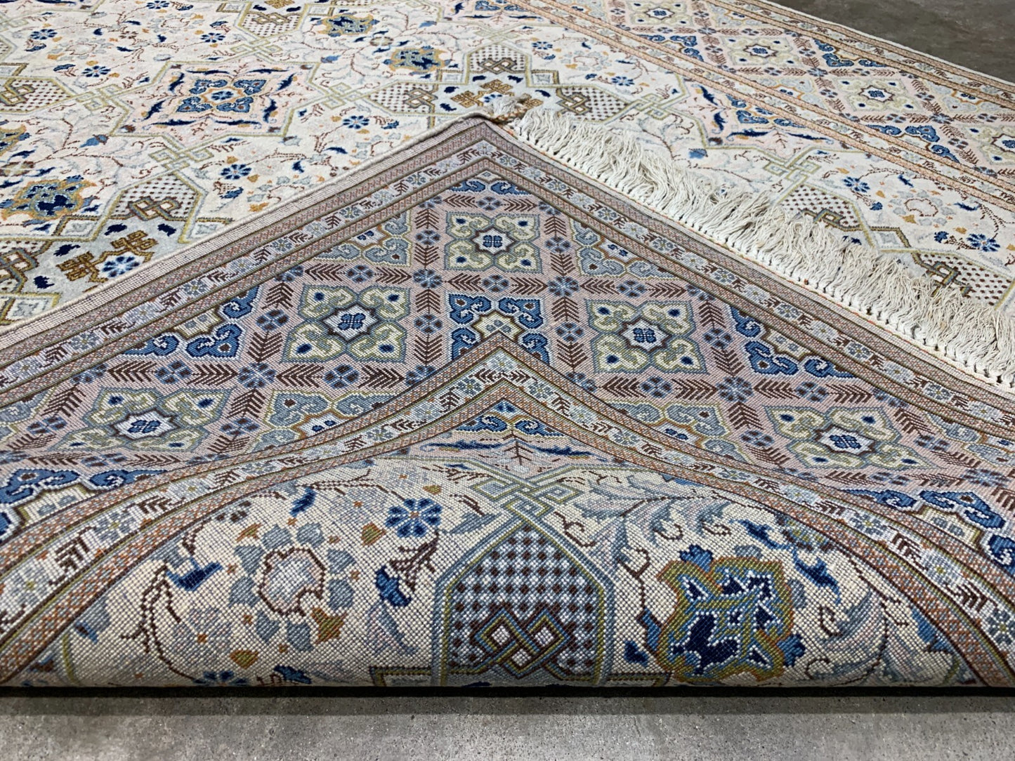 4'4" x 7'1'' Hand-Knotted 100% Wool Pile Kashane Area Rug