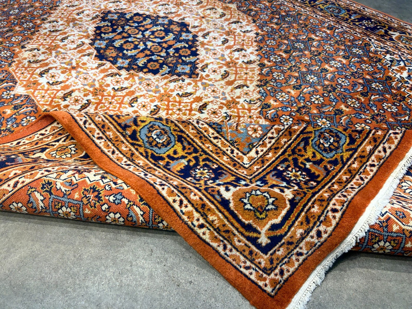6'x9' Hand-Knotted 100% Wool Pile Bidjare Design Carpet - Area Rug