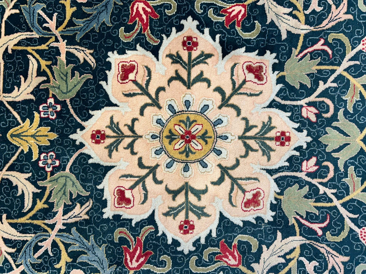 9'x12' Hand-Knotted 100% Wool Pile Oriental Rug