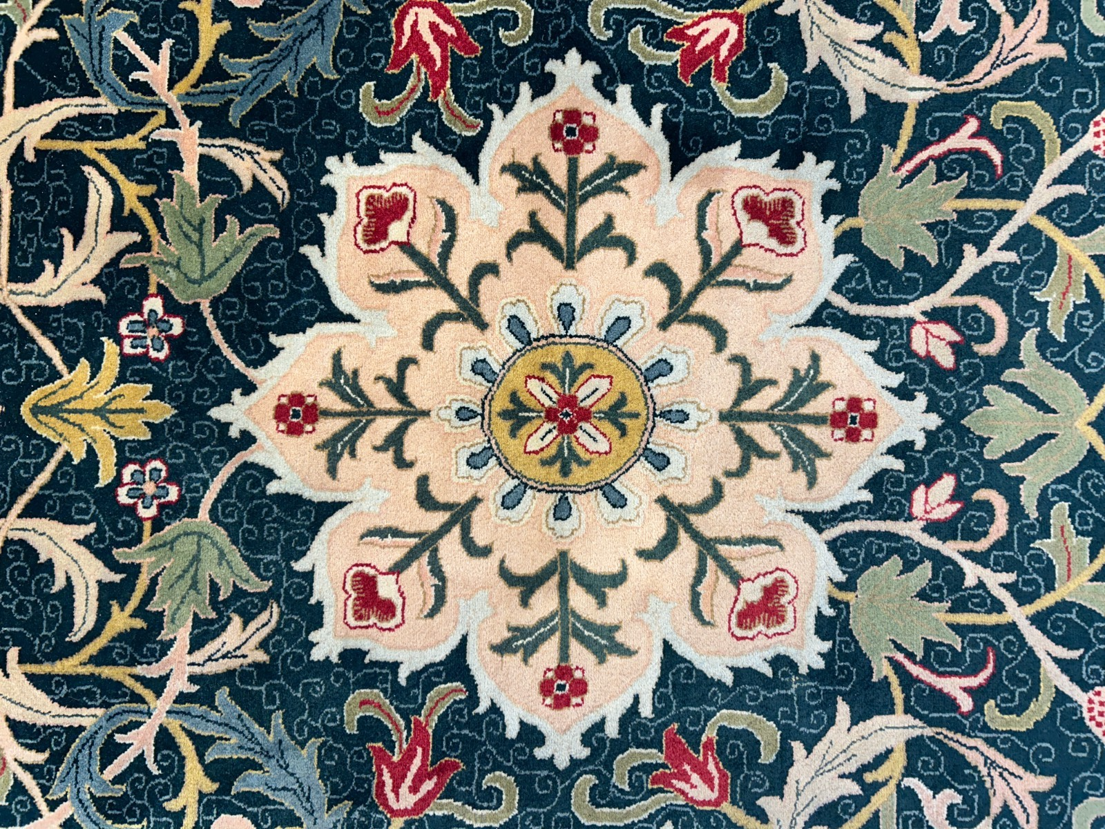 9'x12' Hand-Knotted 100% Wool Pile Oriental Rug