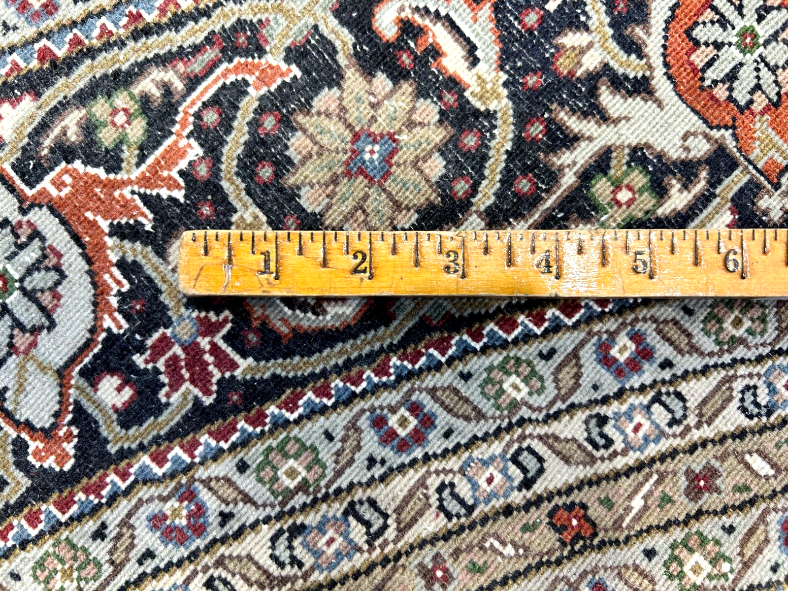 8' Diameter Exquisite Hand-Knotted 100% Wool Pile Oriental Rug