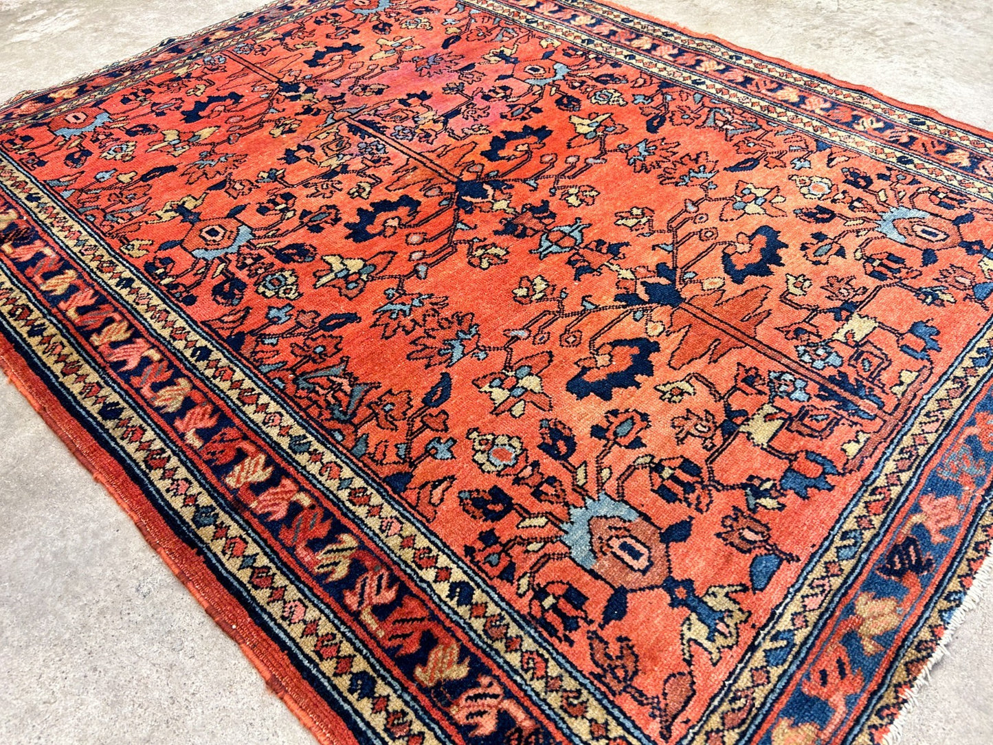 Collector Antique - 3'6"x4'4" Hand-Knotted 100% Wool Pile Sarouke Lilian Rug