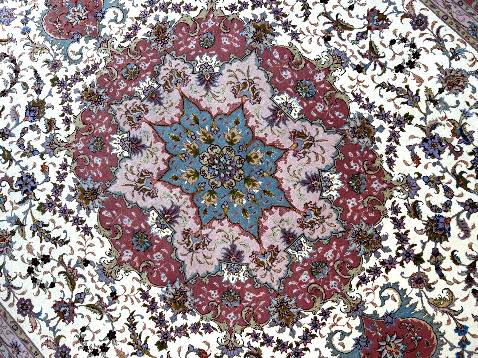 8'4"x11'3" Very Fine Hand-Knotted Wool & Silk Oriental Rug - Area Carpet