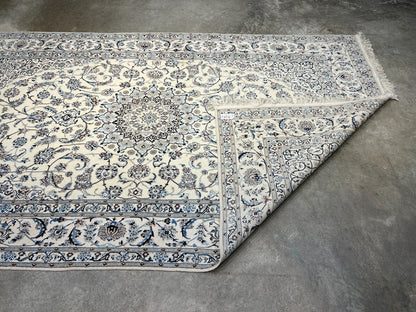 5'7"x9' Extra Fine Hand-Knotted Wool & Silk Naine Rug