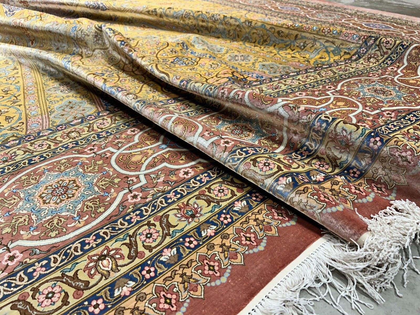 9'8"x12'11" Exquisite Signed Hand-Knotted 100% Silk Qume Rug