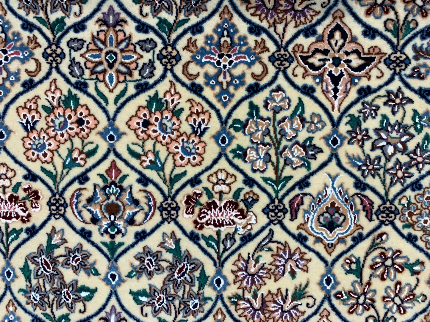 3'2"x4'10'' Very Fine Hand-Knotted Silk & Wool Naine Area Rug - Carpet