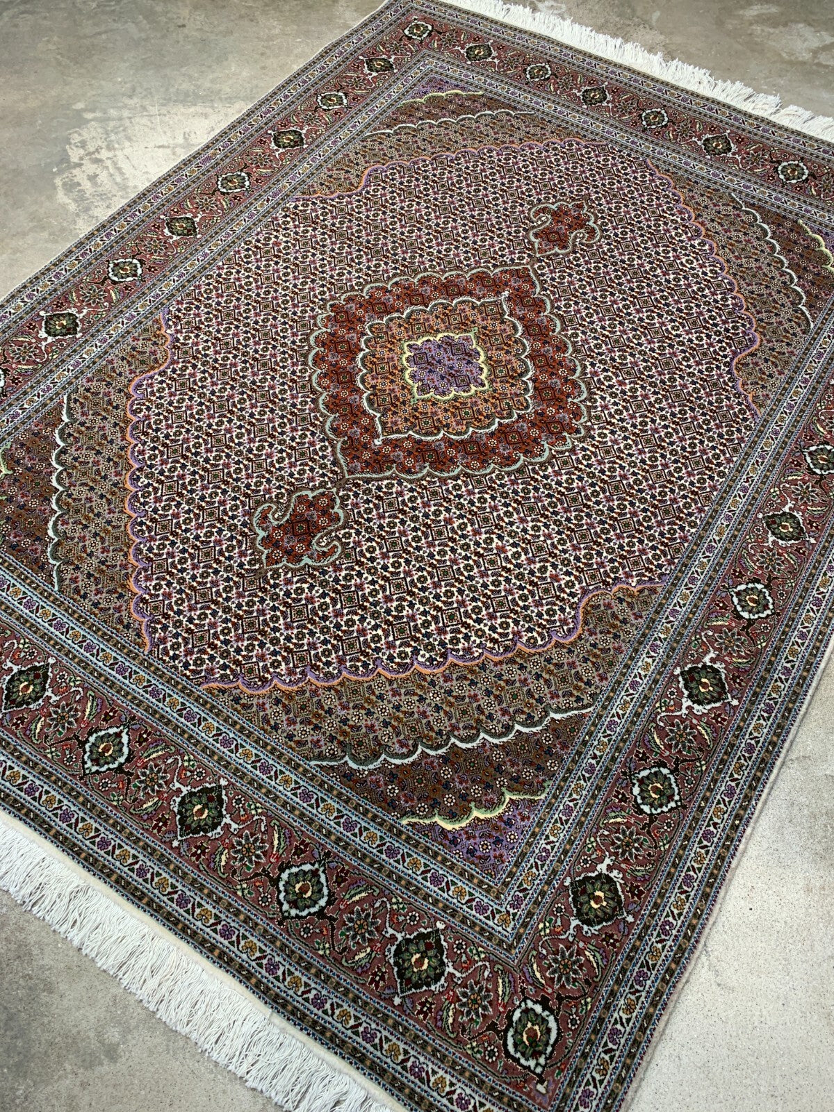 4'9"x6'5" Hand-Knotted Wool & Silk Pile Tabrize Fish Style Area Rug