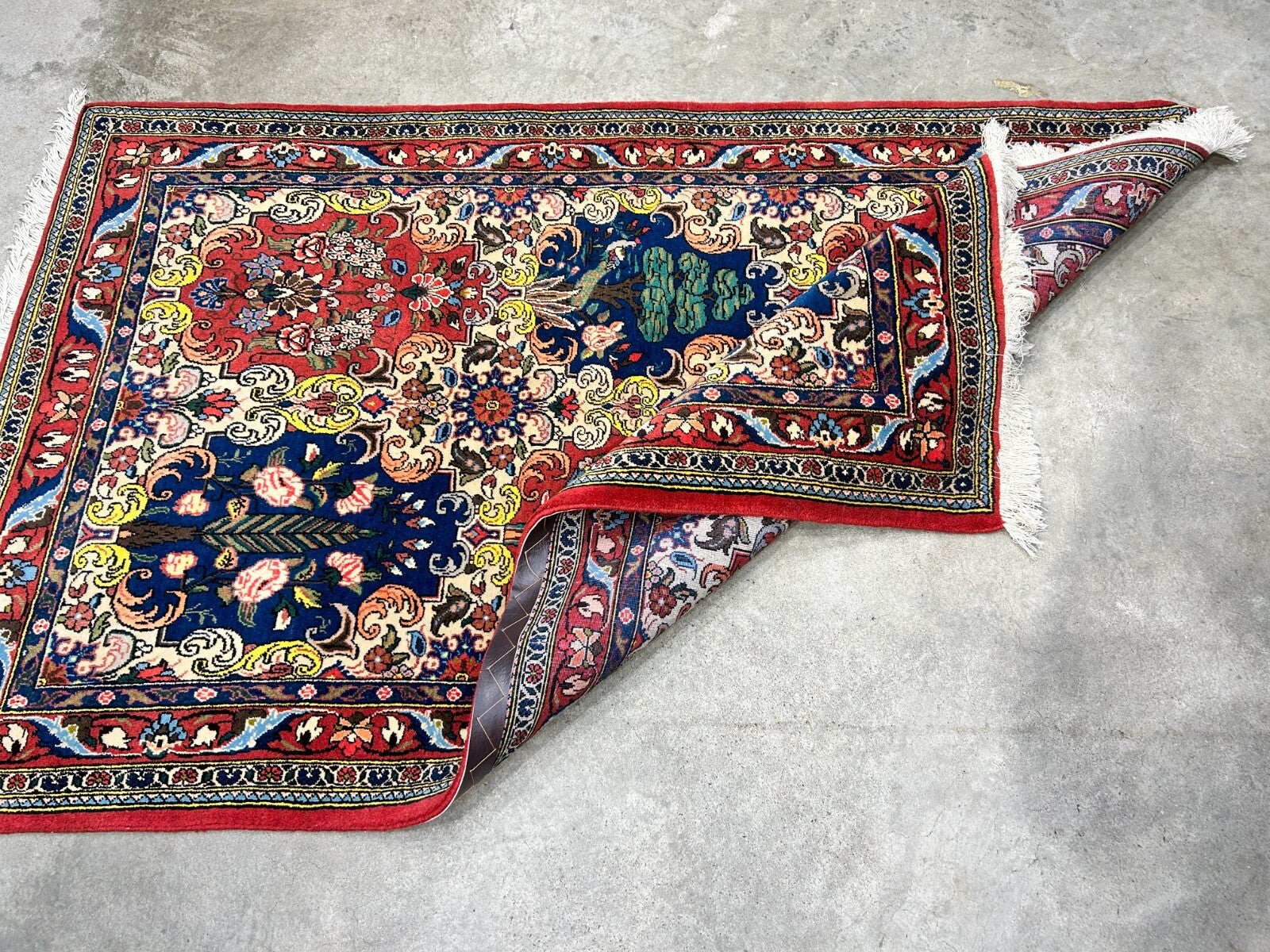 3'5"x5'2" Hand-Knotted 100% Lamb Wool Bakhtiarie Carpet - Area Rug