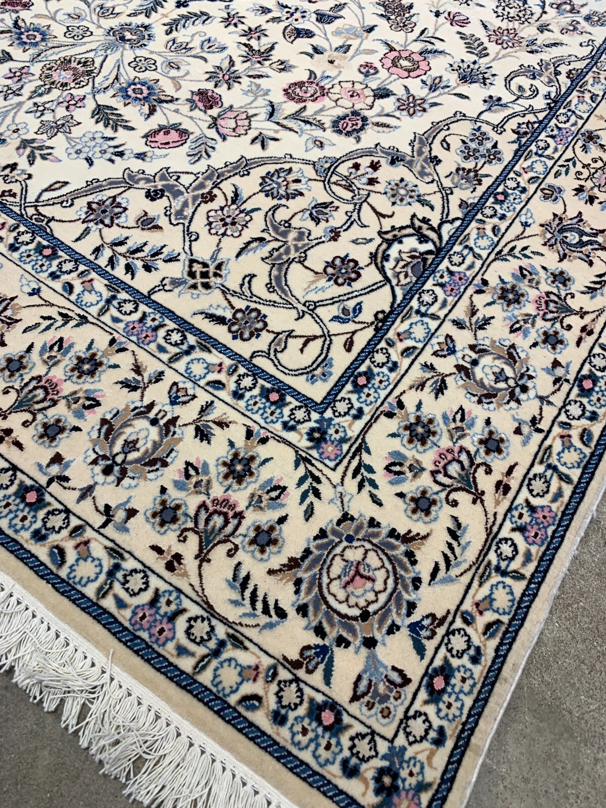 4'3"x6'10" Fine Hand-Knotted Wool & Silk Blend Naine Carpet - Area Rug