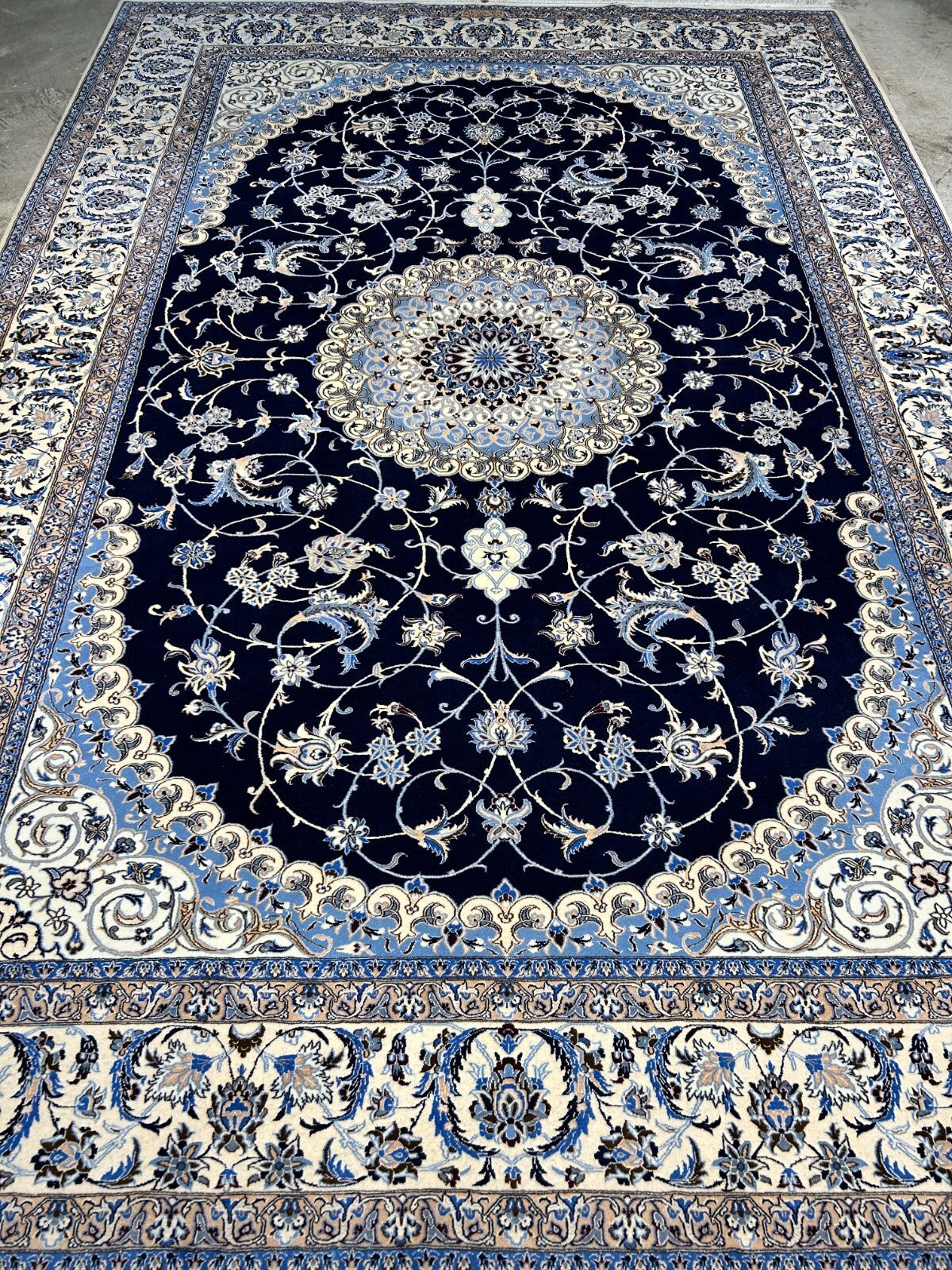 6'9"x9'10" Very Fine Hand-Knotted Wool & Silk Blend Naine Carpet - Area Rug