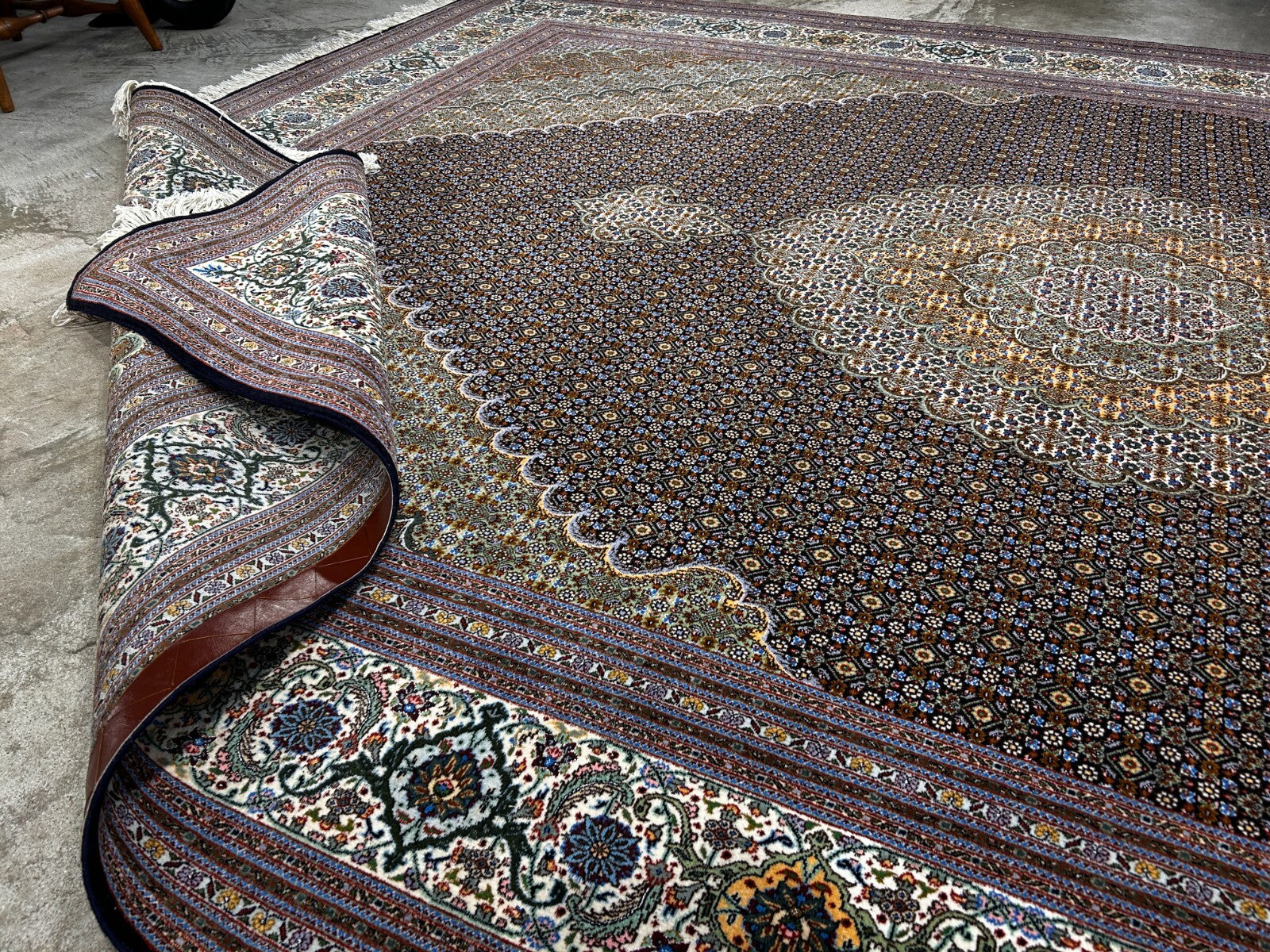 8'3"x11'6" Fine Hand-Knotted Wool & Silk Oriental Rug - Area Carpet