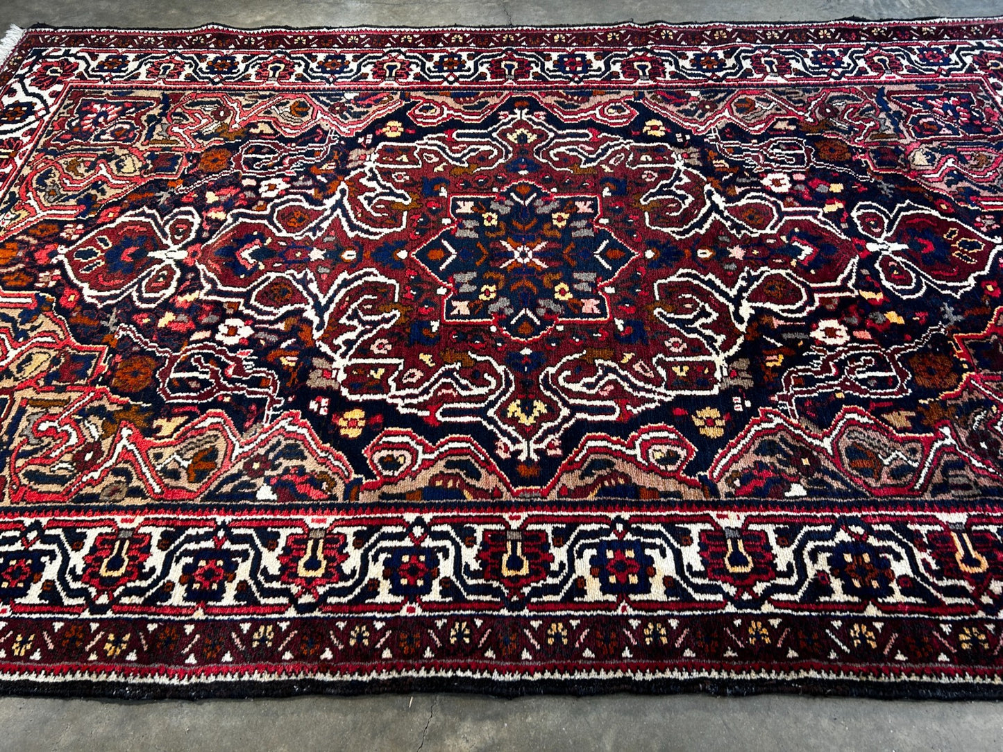 5'5" x 8'10" Hand-Knotted 100% Wool Pile Bakhtiarie Area Rug - Carpet