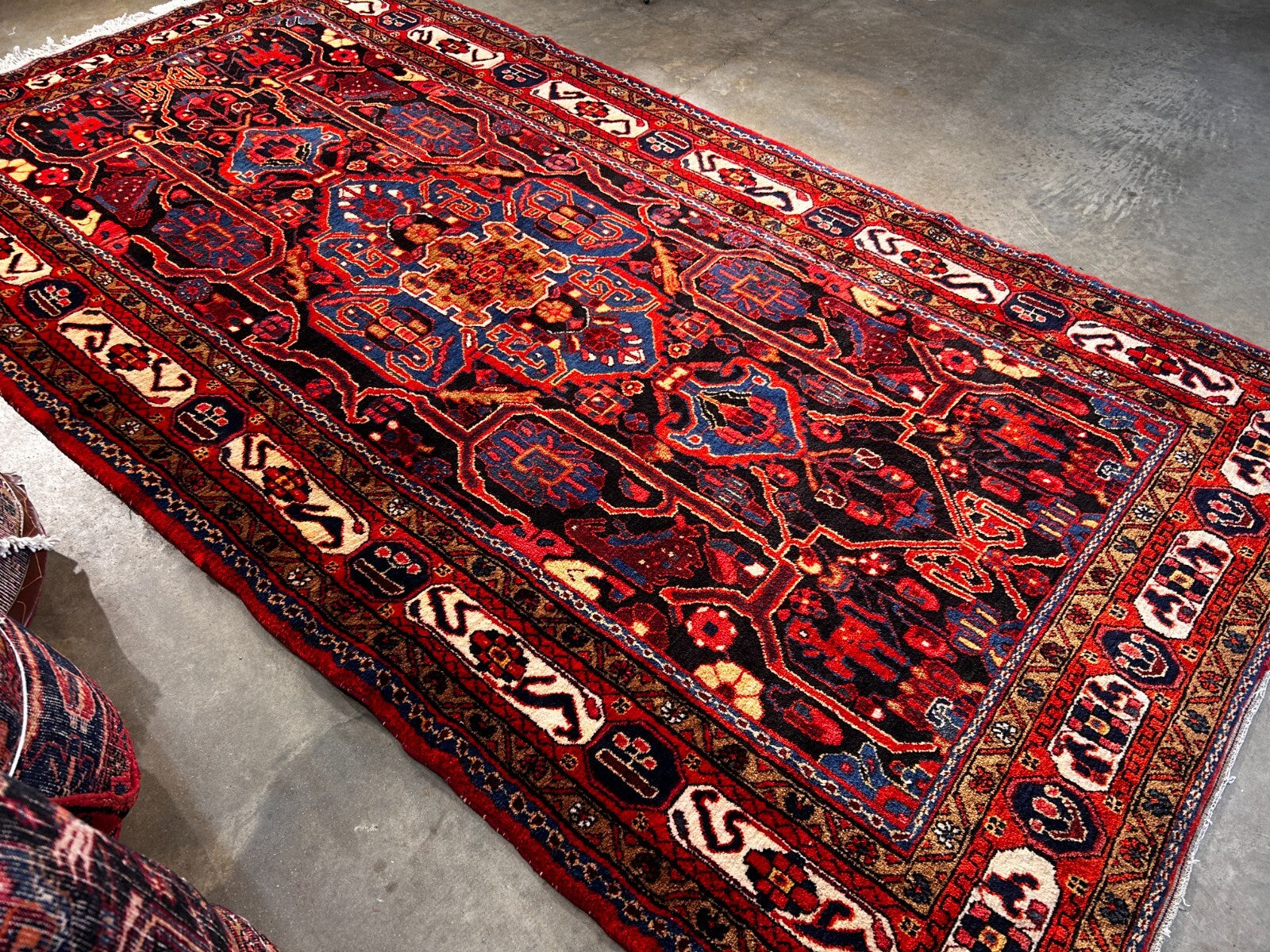 5'4" x 10'3" Hand-Knotted 100% Wool Carpet - Nahavande Area Rug