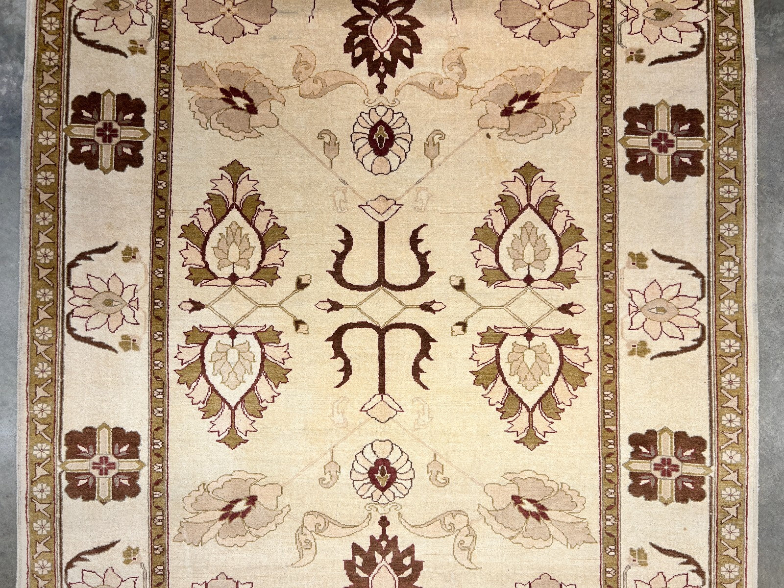 7'0"x9'3" Hand-Knotted 100% Wool Pile Indian Arut Carpet - Area Rug