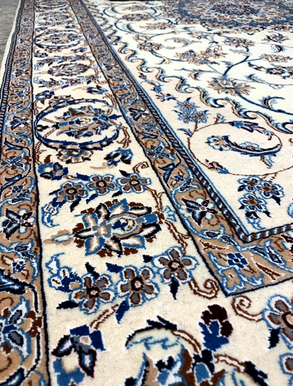 4'4"x6'11" Very Fine Hand-Knotted Wool & Silk Blend Naine Carpet - Area Rug