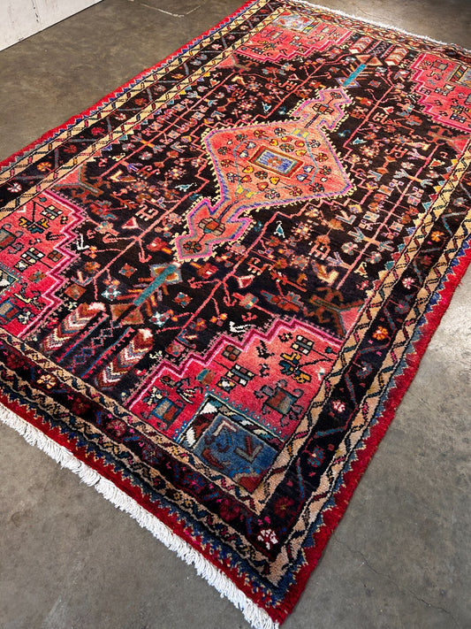 4'11" x 8' Hand-Knotted 100% Wool Pile Hamadane Area Rug